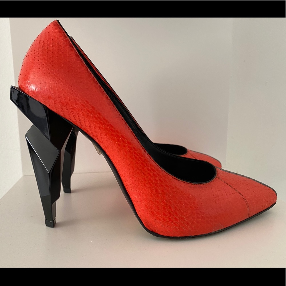 🔴SOLD🔴 Fendi Red Snakeskin Diamond Sculpted Heel Pumps